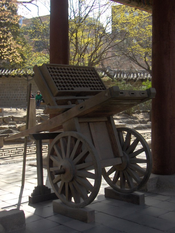 Хвачха - лесно подвижна остановка за изтрелване на стрели-ракети, използвана от корейците през Средновековието и Новото Време. Тази първобитна "Катюша" била сред основните базирани на барута оръжия, използвани в Корея.